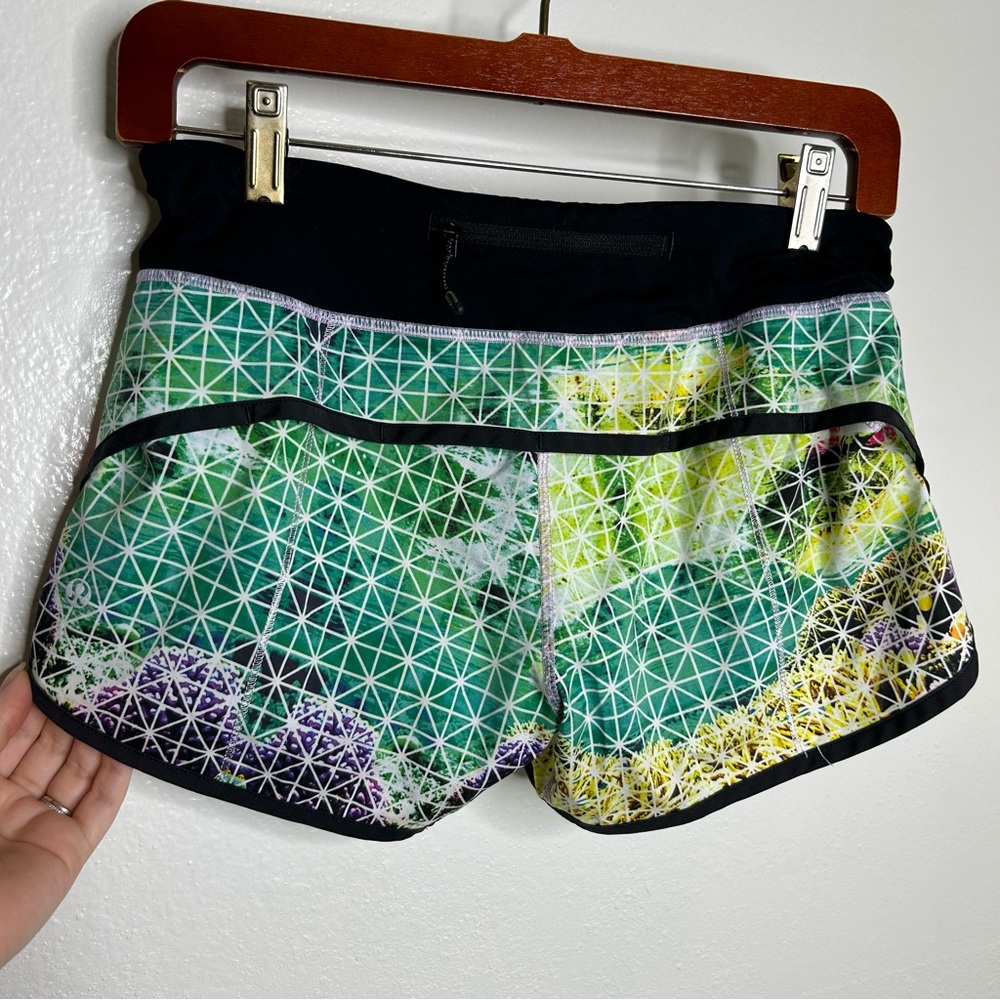 Lululemon Tracker Short II Paradise Grid 4 RARE - Picture 2 of 9
